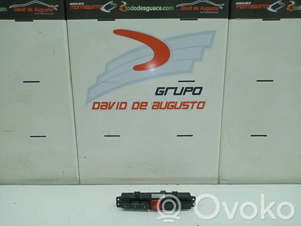 Botón interruptor de luz de peligro   20785509