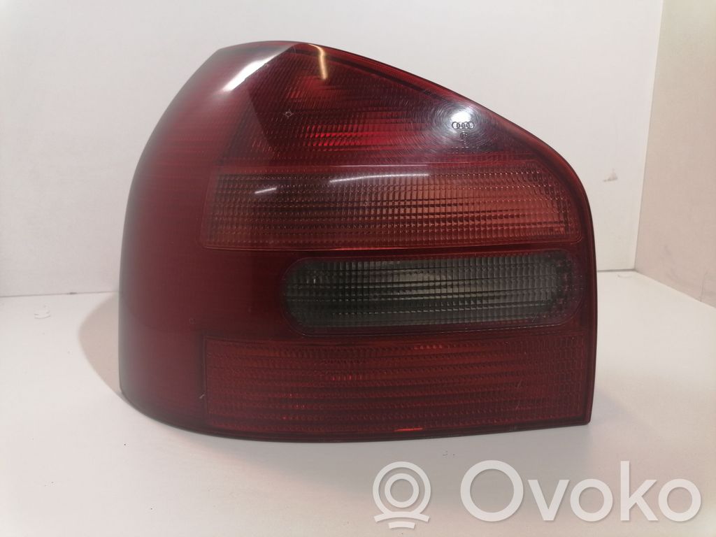 Audi A3 S3 8L Aizmugurējais lukturis virsbūvē 