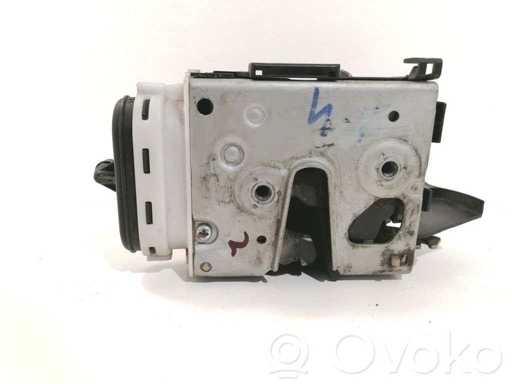 Audi A4 S4 B5 8D Galinių durų spyna 