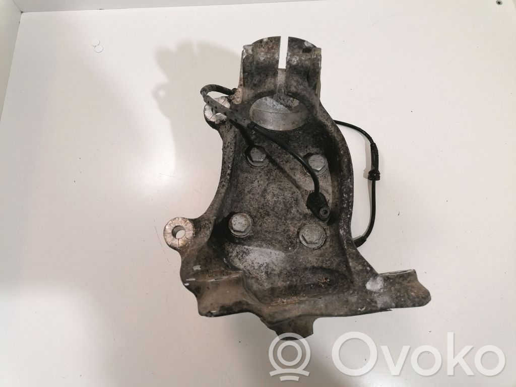 Front wheel hub spindle knuckle