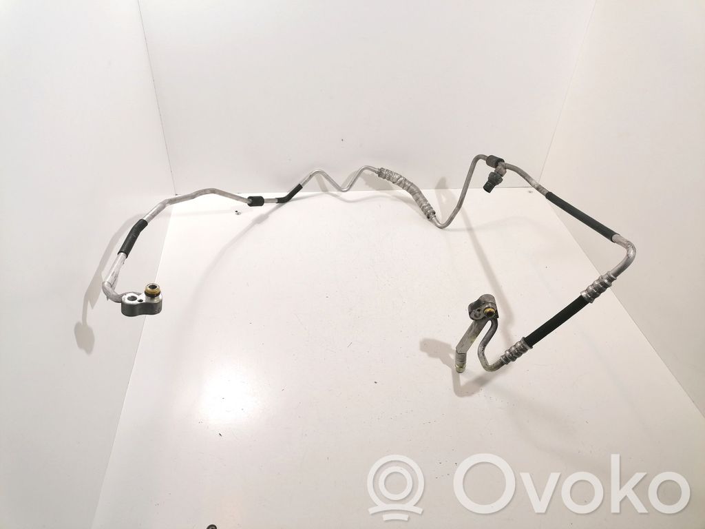 BMW 1 E81 E87 Ilmastointilaitteen putki (A/C) 