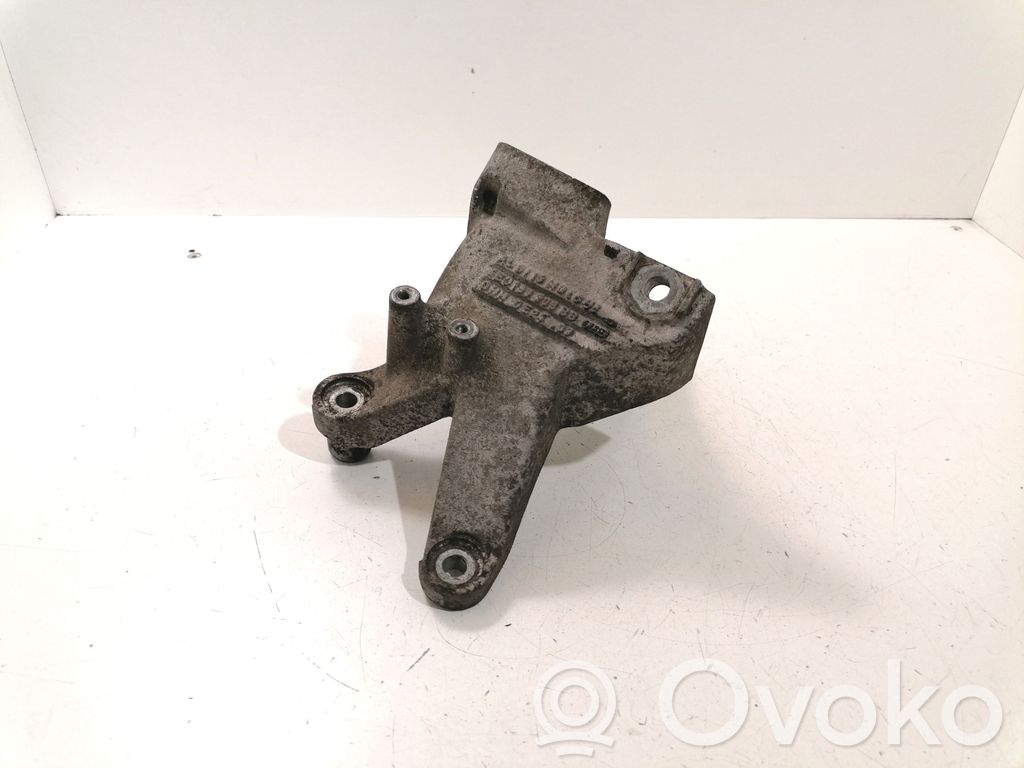 Audi A8 S8 D3 4E Engine mounting bracket 