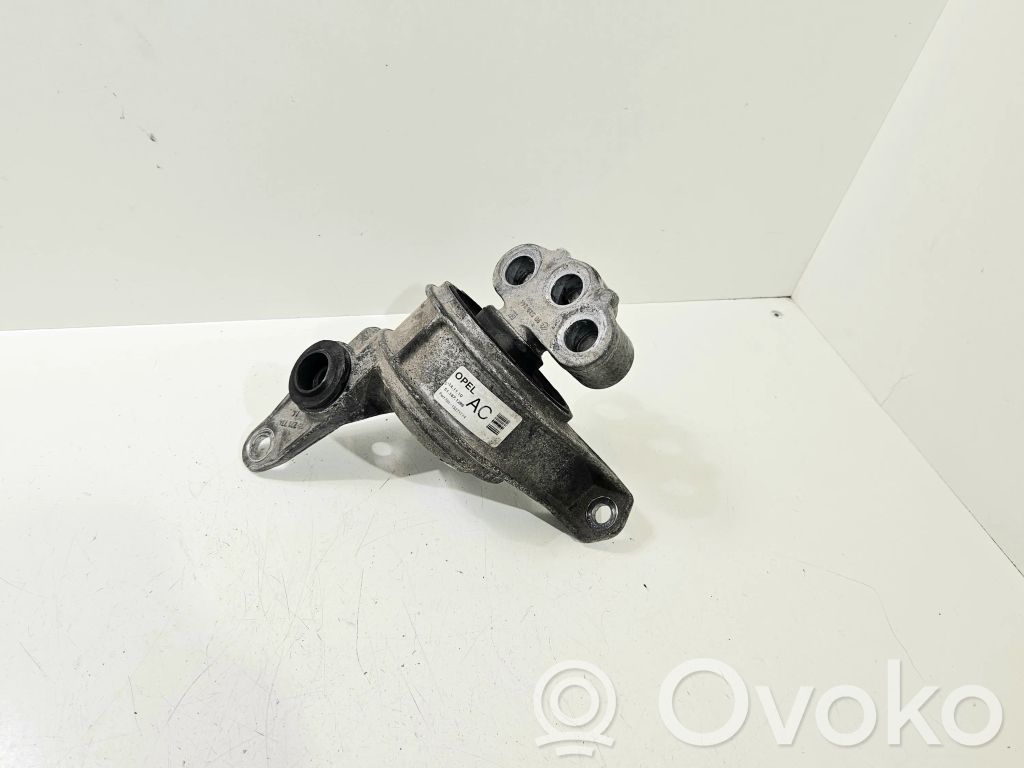 Opel Meriva B Engine mount bracket 