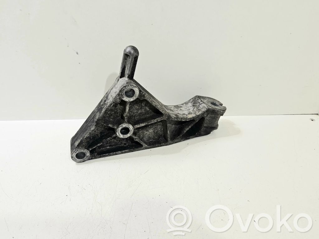 Opel Meriva B Engine mounting bracket 