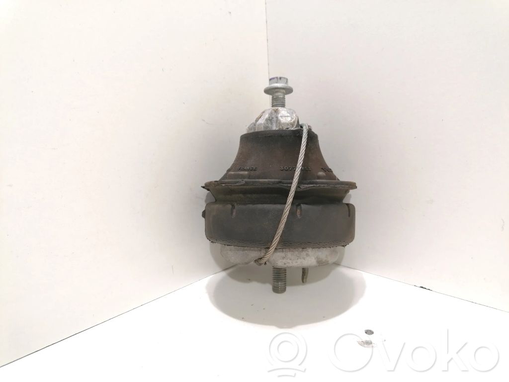 Volvo V40 Engine mount bracket 