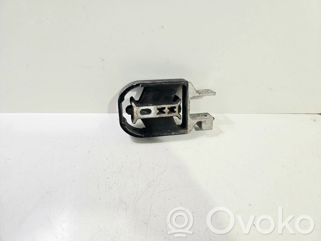 Volvo V40 Engine mounting bracket 