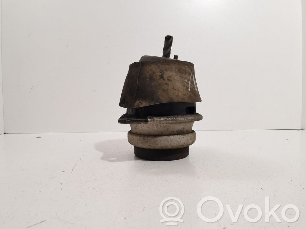 Audi Q7 4L Engine mount bracket 