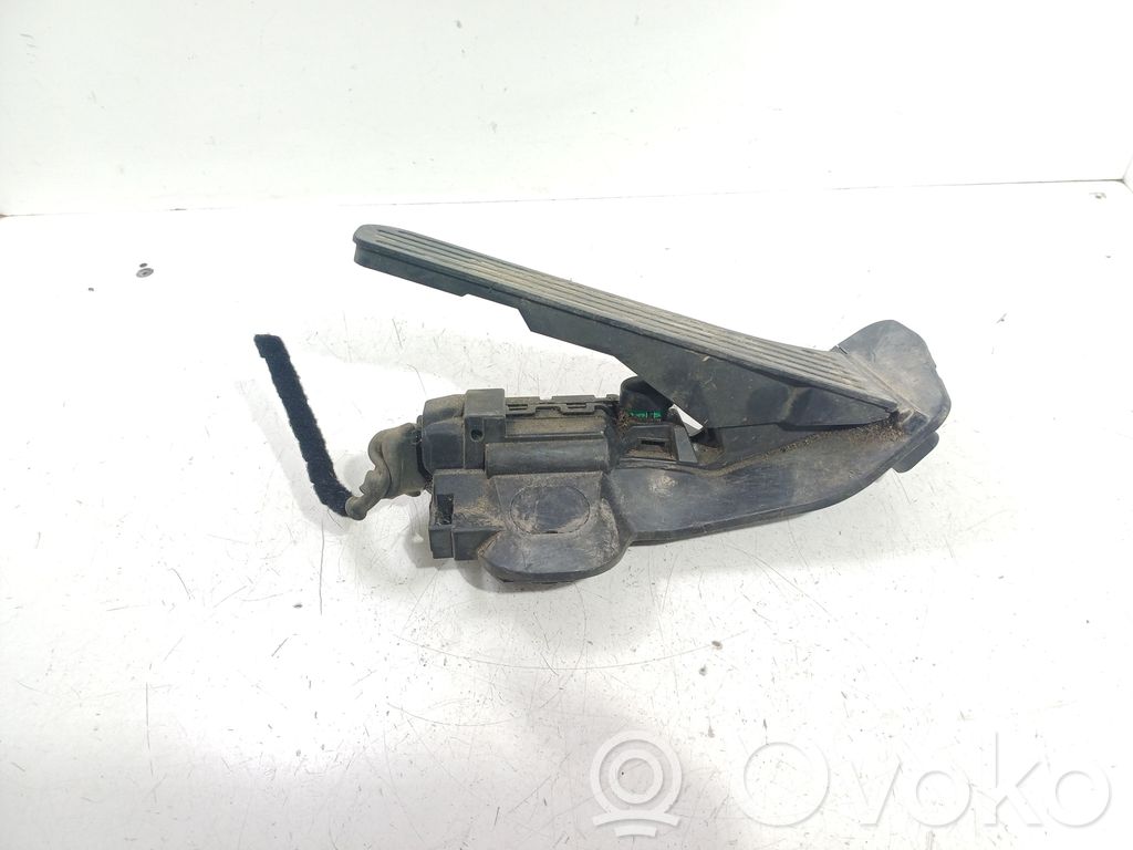 Volkswagen PASSAT B6 Accelerator throttle pedal 