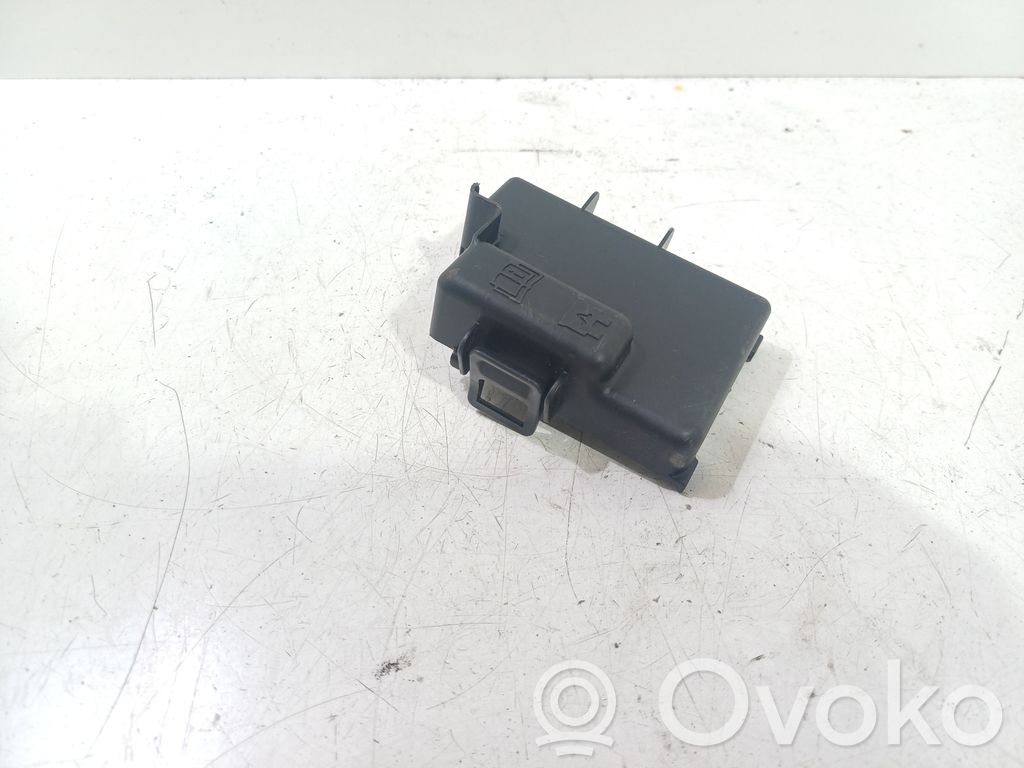 Volvo S60 Fuse box cover 