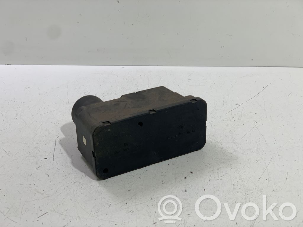 Volkswagen PASSAT B3 Central locking vacuum pump 