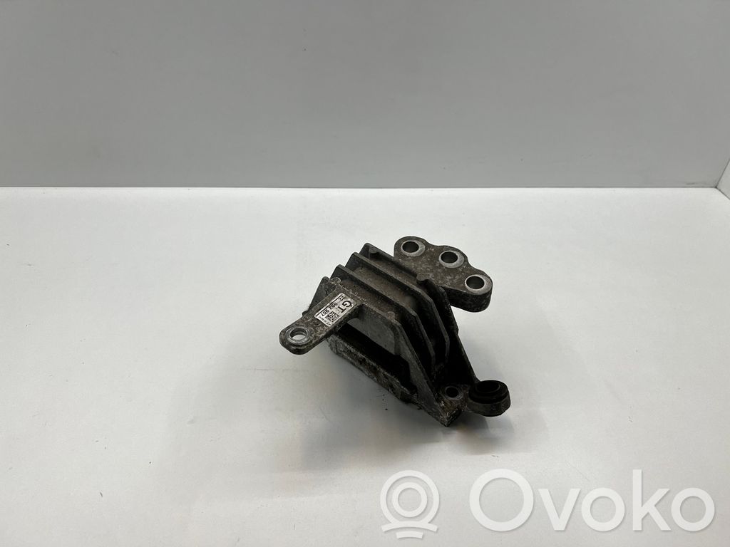 Opel Insignia A Engine mount bracket 