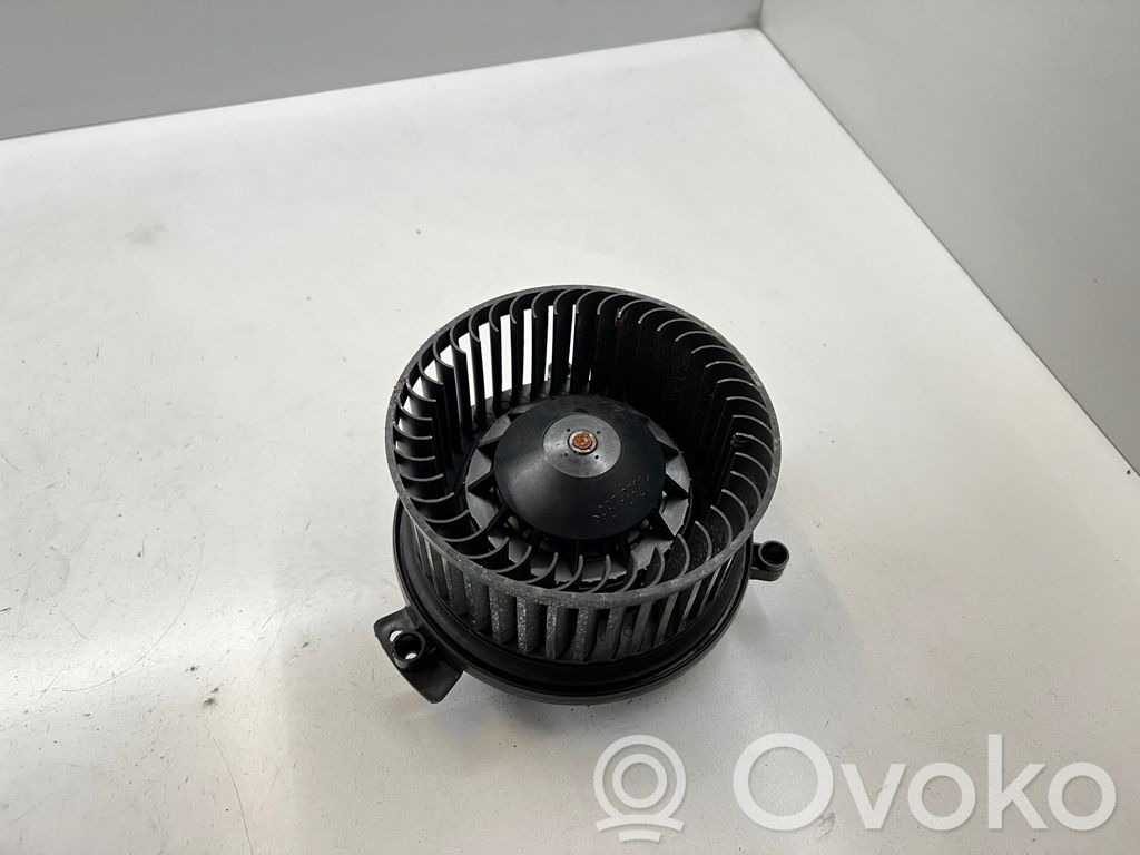 Audi A4 S4 B6 8E 8H Lämmittimen puhallin 
