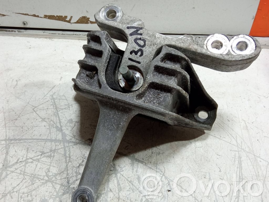 Engine mount bracket   21810S0100,8J260600,21812S0100
