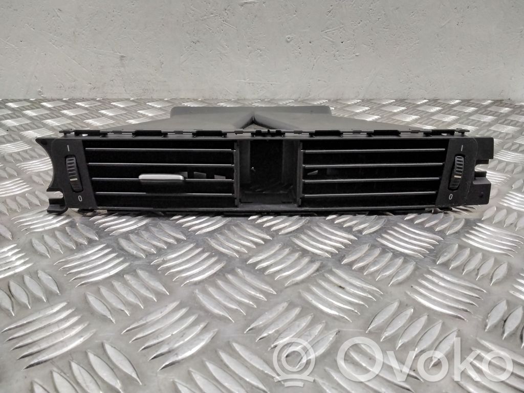 BMW 3 E90 E91 Centrālais gaisa ventilācijas režģis 