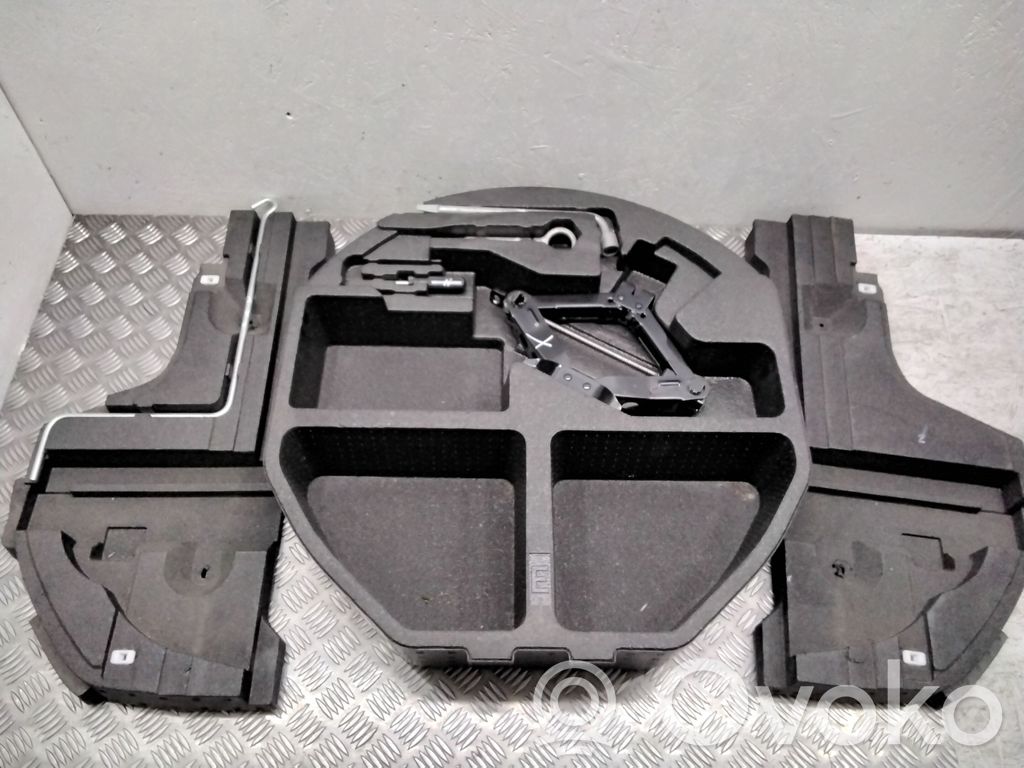 Subaru Legacy Tool set 