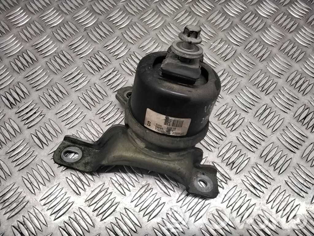 Volvo V70 Engine mount bracket 