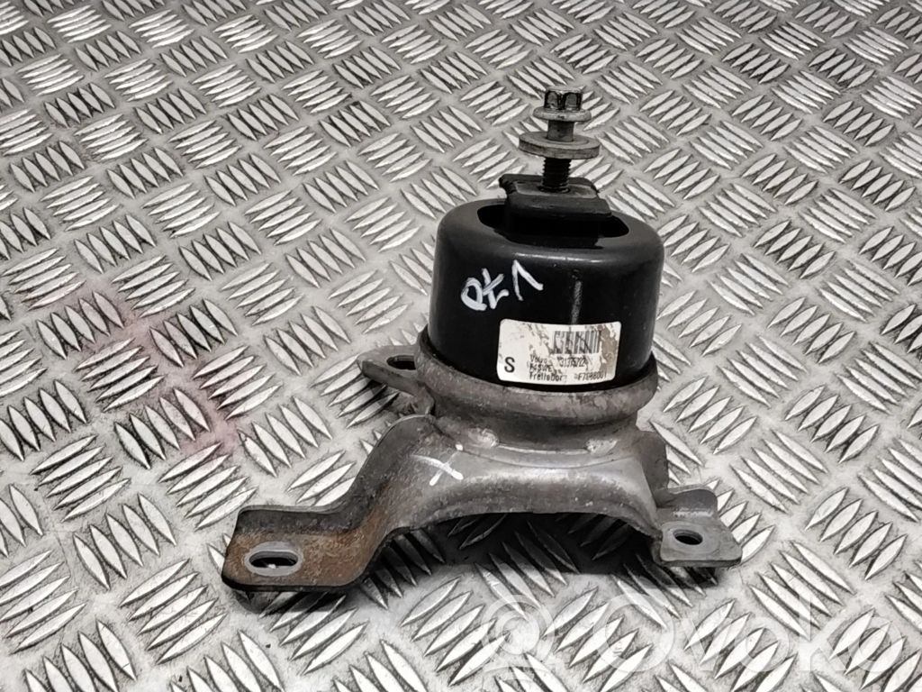 Volvo V70 Engine mount bracket 