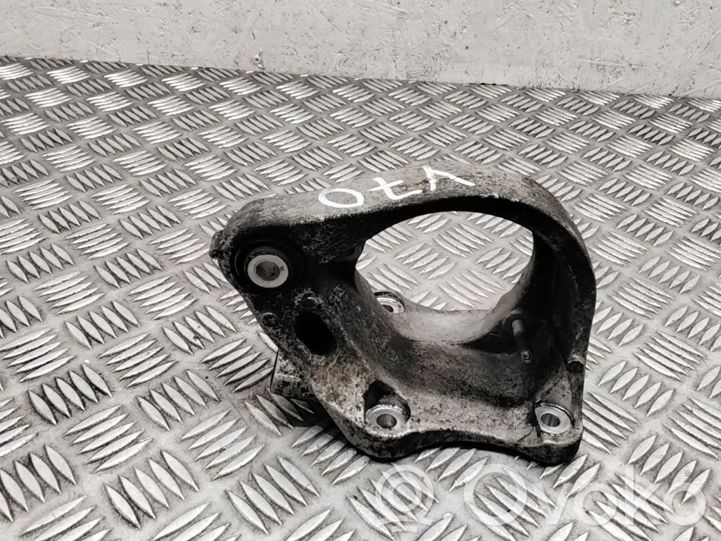 Volvo V70 Driveshaft support bearing bracket 