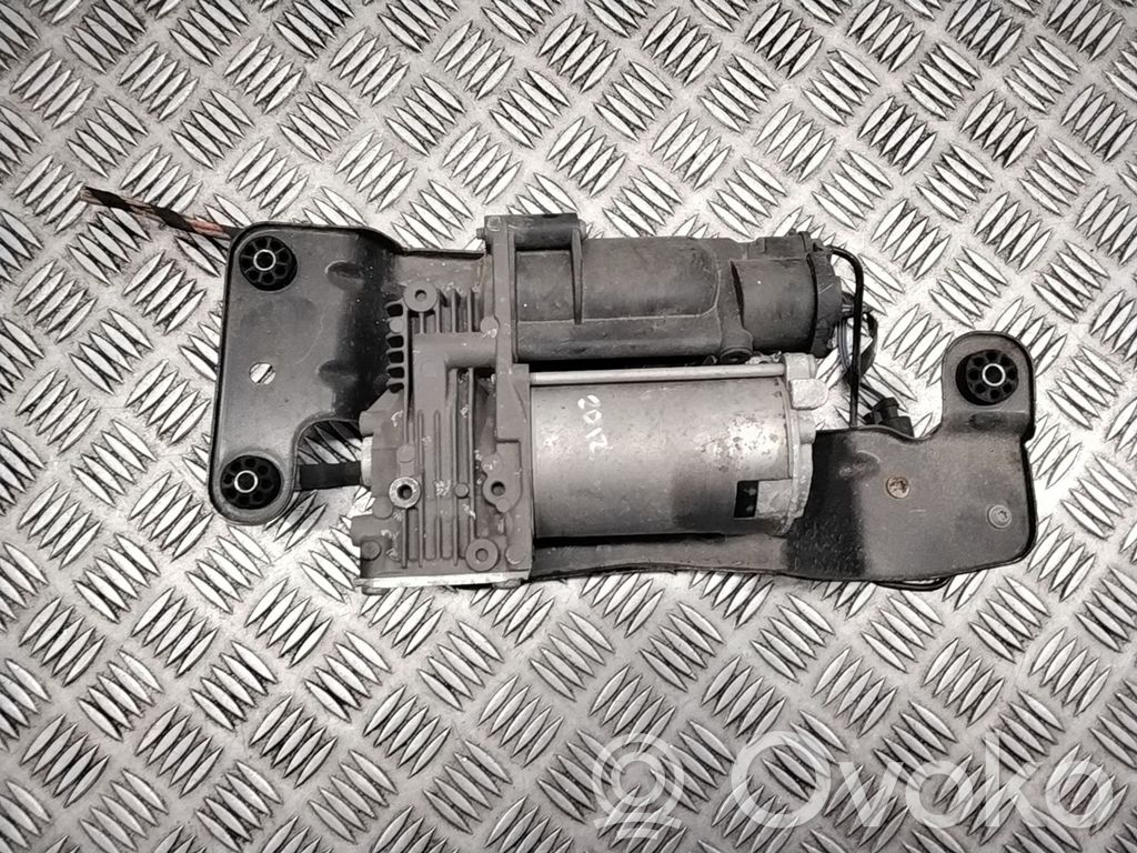 BMW X5 E70 Ilmajousituksen kompressoripumppu 
