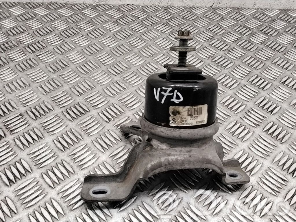Volvo V70 Engine mount bracket 