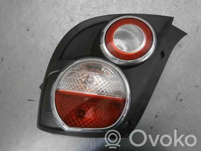 Chevrolet Aveo Aizmugurējais lukturis virsbūvē 