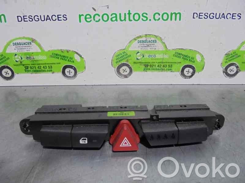 Botón interruptor de luz de peligro   937001H00