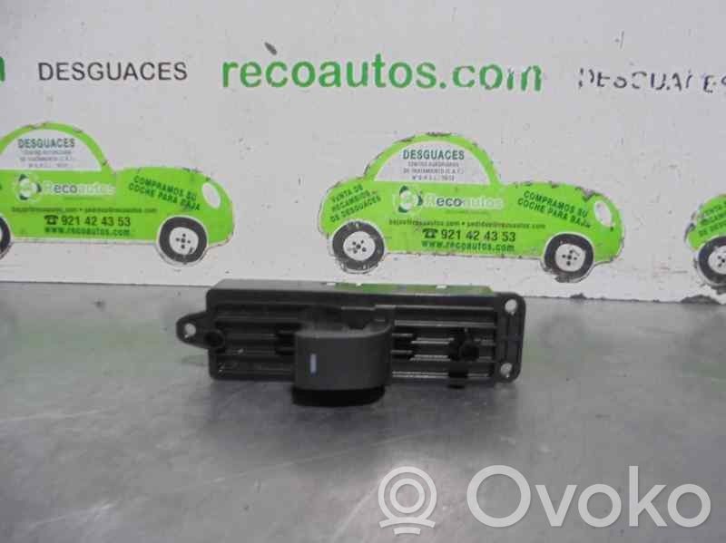 Electric window control switch   GDK466380A