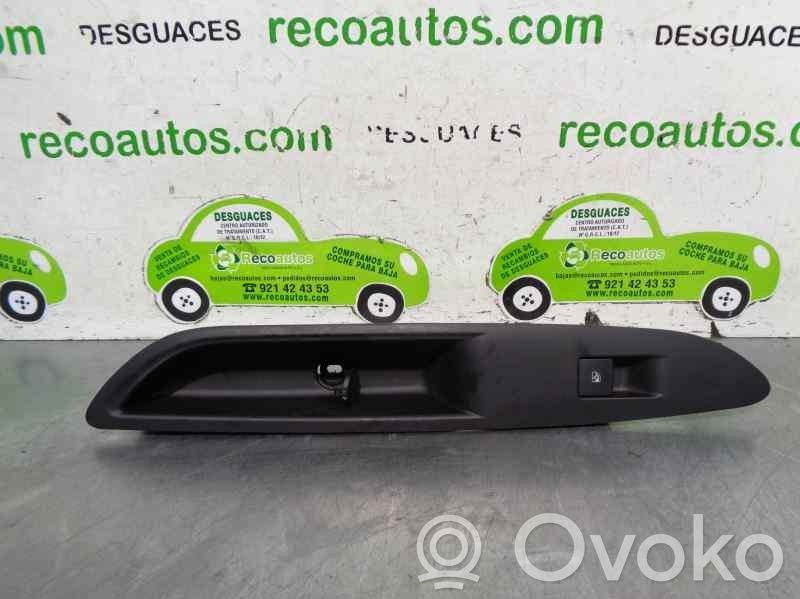 Opel Mokka Electric window control switch 