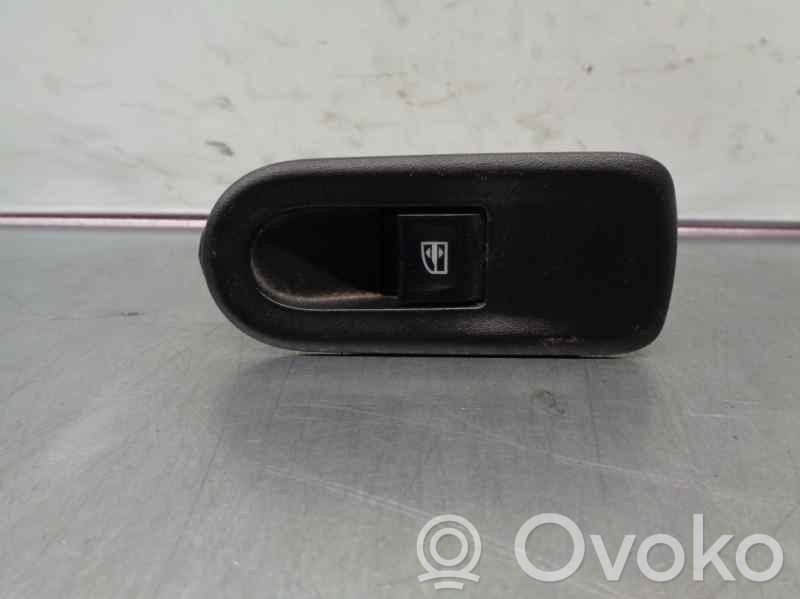 Dacia Duster Electric window control switch 