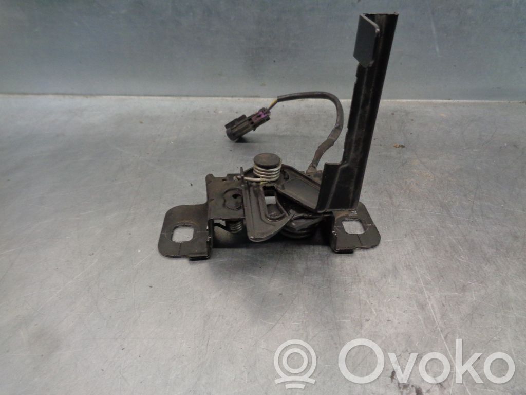 Chevrolet Cruze Tie down hook / loop 