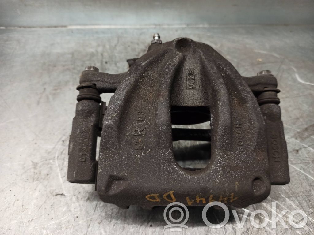 Toyota Avensis T250 Zacisk hamulcowy przedni 