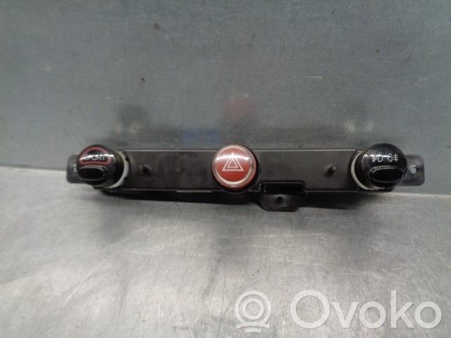 Fiat 500 Abarth Botón interruptor de luz de peligro 