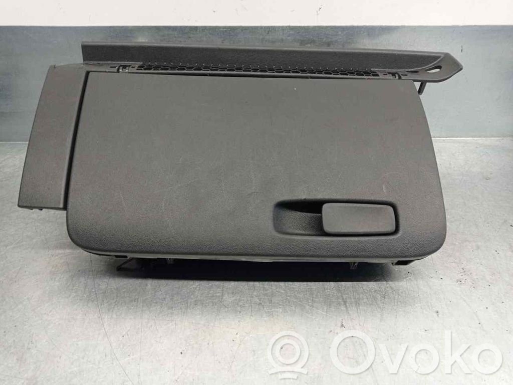 Audi A1 Handschuhfach 