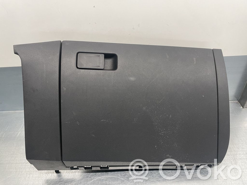 Volkswagen Polo VI Schowek deski rozdzielczej 
