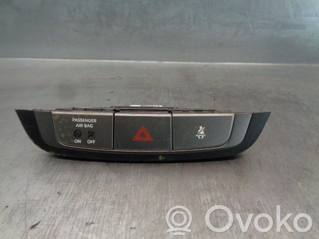 Hyundai ix35 Przycisk świateł awaryjnych 