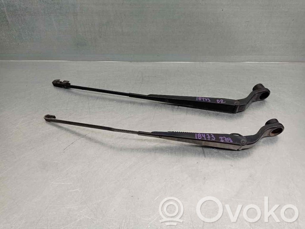 Jeep Compass Front wiper blade arm 