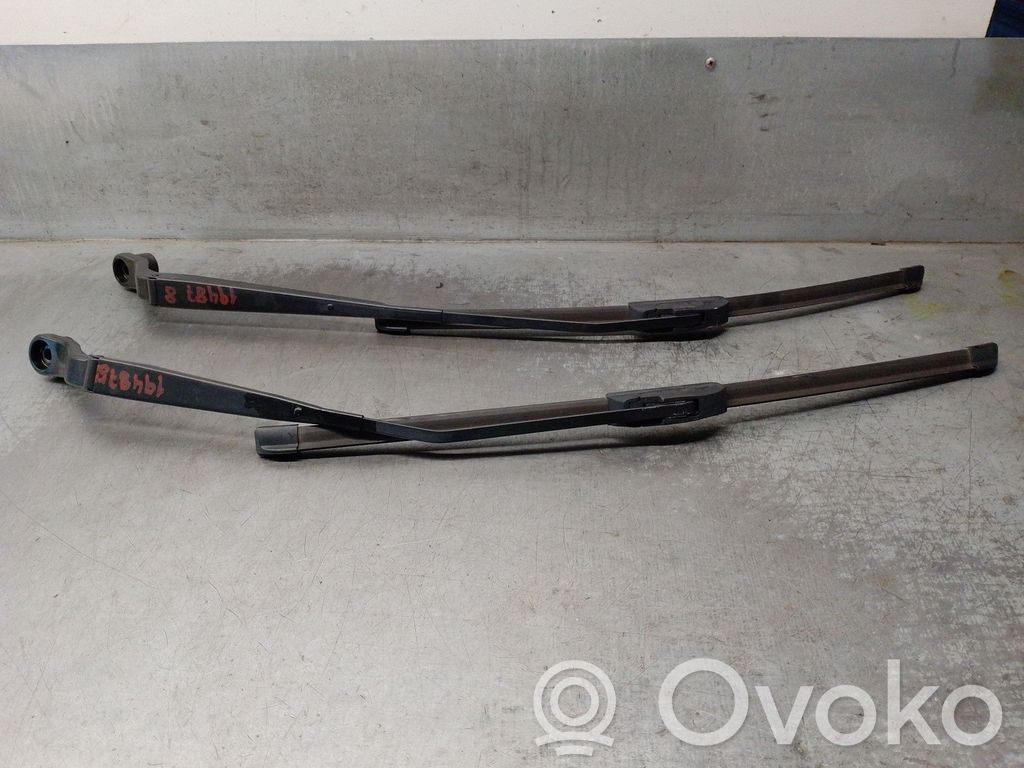 Jeep Compass Front wiper blade arm 
