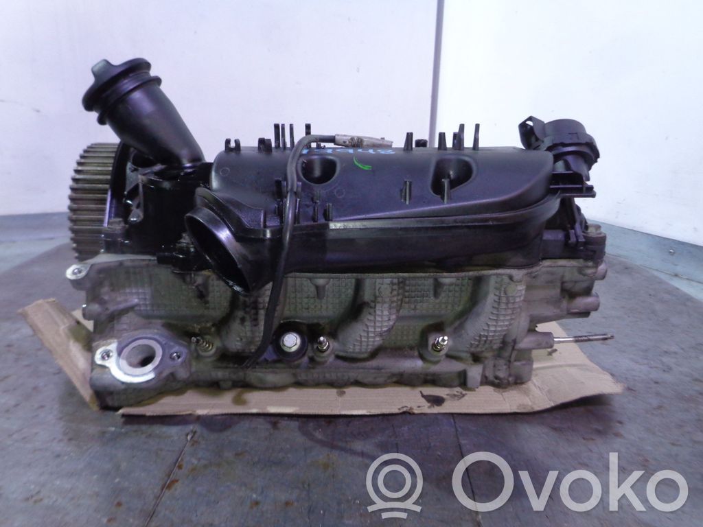 Peugeot 607 Engine head 