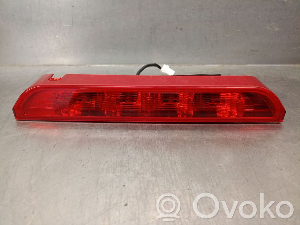 KIA Stonic Third/center stoplight 