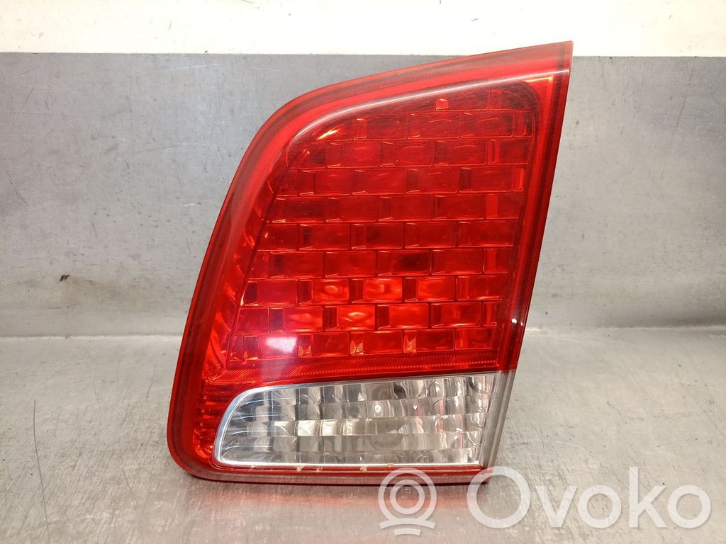 KIA Sorento Aizmugurējais lukturis virsbūvē 