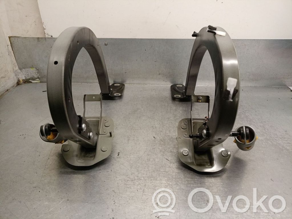 Jaguar XE Tailgate/trunk/boot hinge 