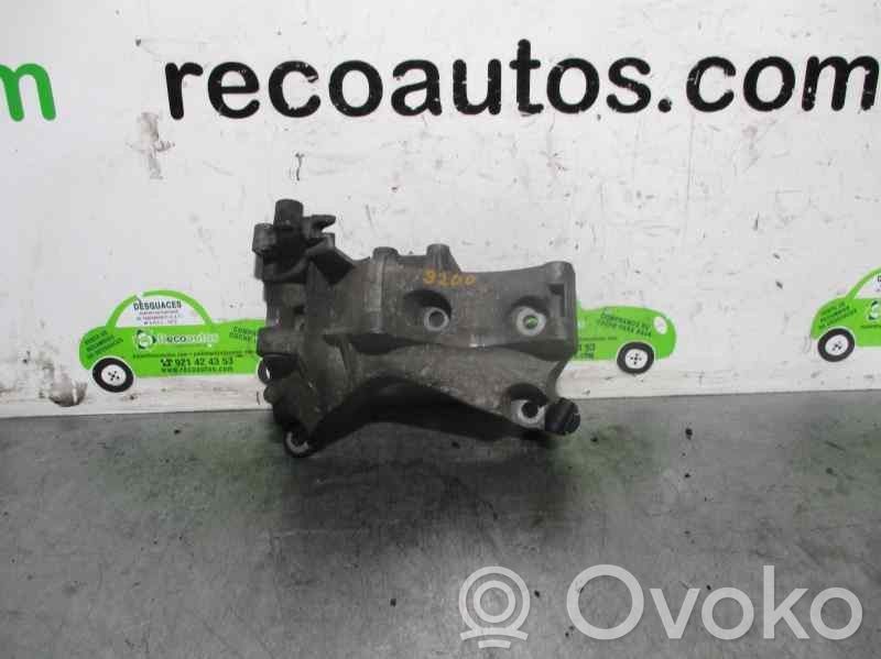 Renault Kangoo I Generator/alternator bracket 