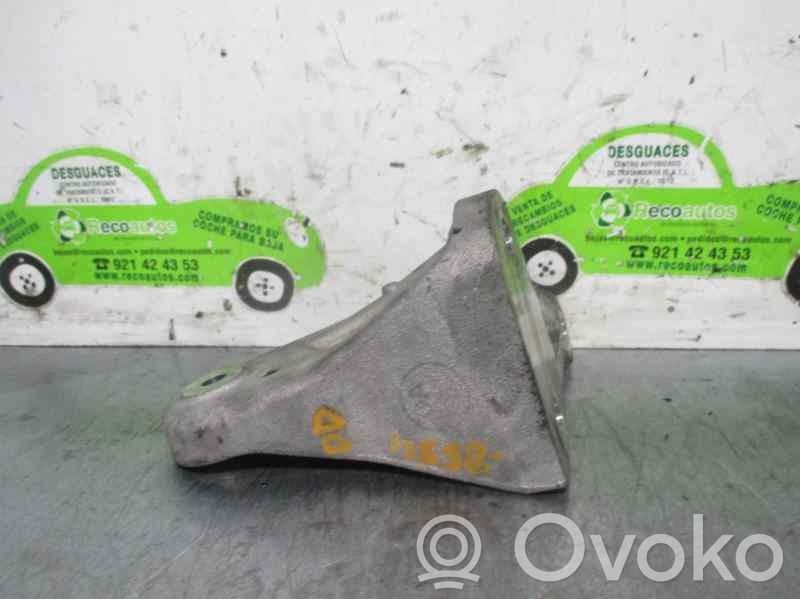 Engine mount bracket   4R836037AB