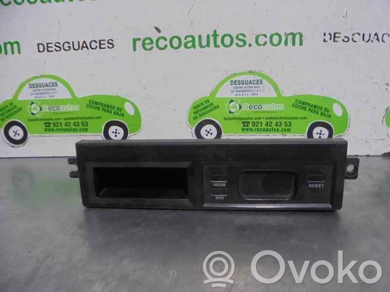 KIA Carens I Clock 