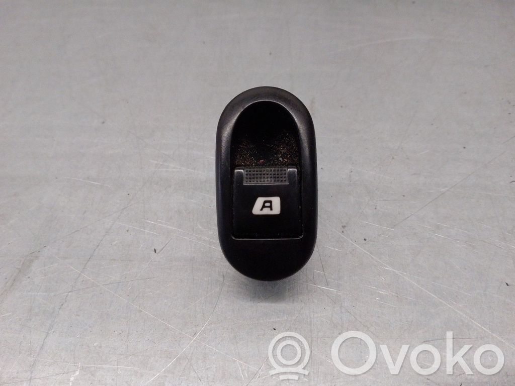 Peugeot 1007 Electric window control switch 