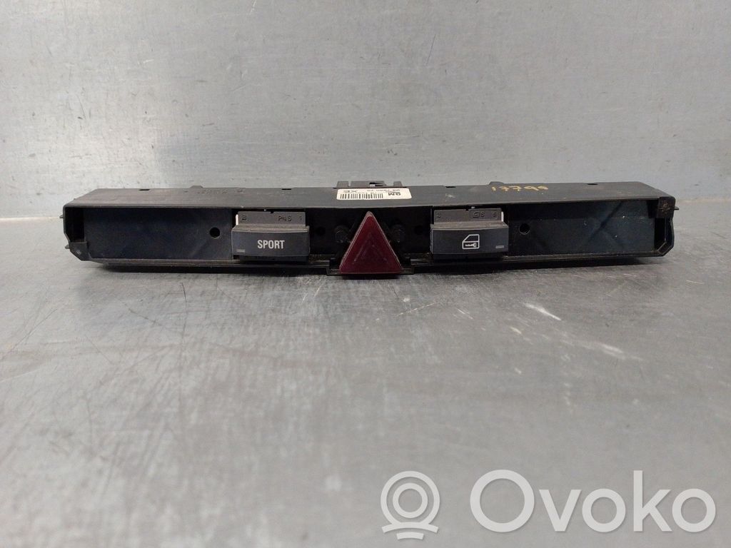 Opel Astra G Interrupteur feux de détresse