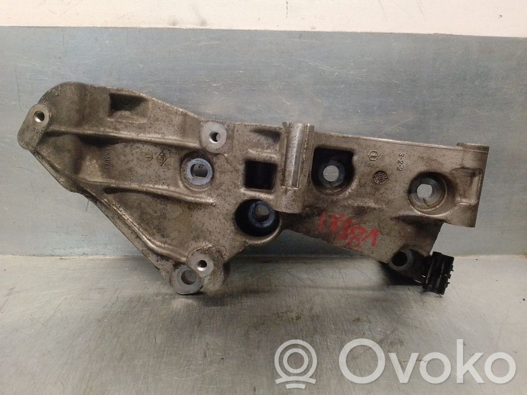 Renault Clio III Supporto del generatore/alternatore