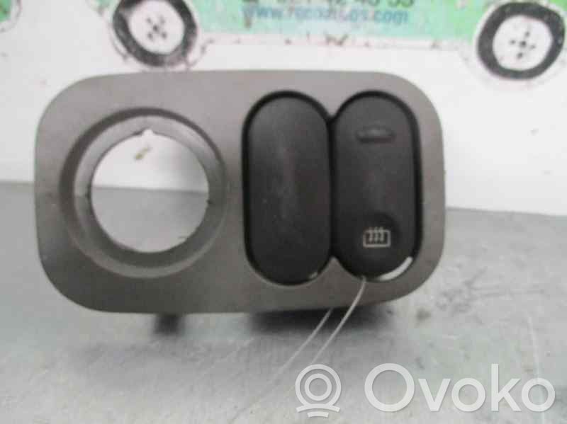 Renault Kangoo I Windscreen/window heater switch 
