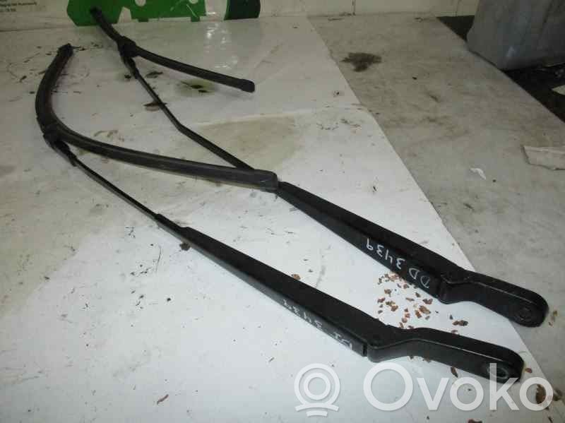Citroen C5 Front wiper blade arm 