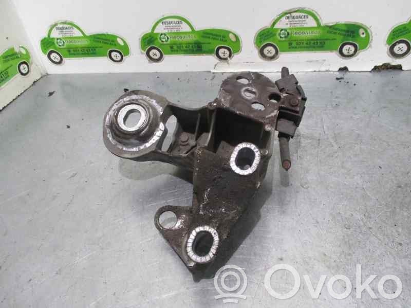 Engine mount bracket   4B0199352A